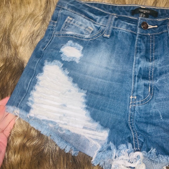 ๐ NWT FOREVER 21 DISTRESSED BOOTY SHORTS โ SIZE S - Picture 6 of 13